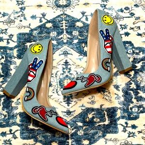 Size 6.5 Blue Jean Denim Red Heart ♥️ 🌈 Patch Pointed Closed Toe Block Heels